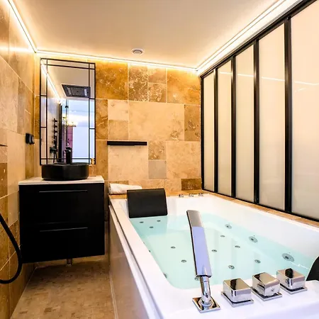 Διαμέρισμα Cristalys Loveroom & Μονπελιέ