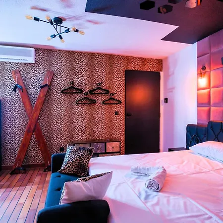 Cristalys Loveroom & Apartment *