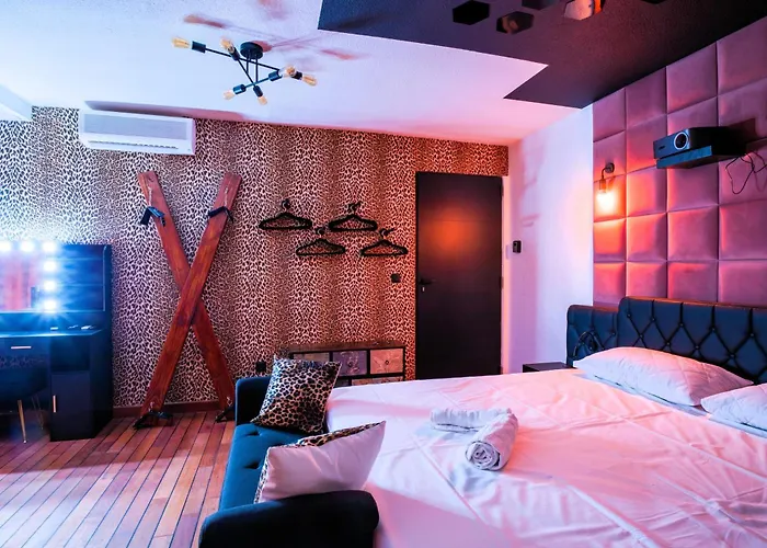 Cristalys Loveroom & 아파트 *