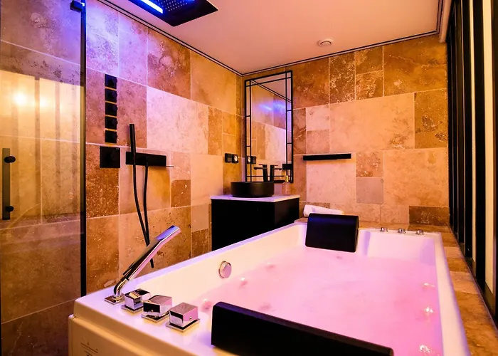 Cristalys Loveroom & 아파트 *